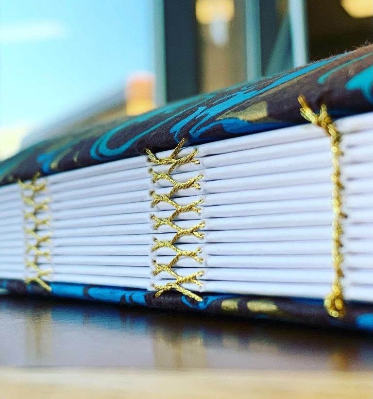 Read more about the article French link, open spine book 28.